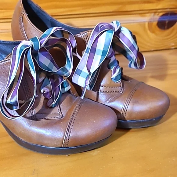 Biviel Victorian Inspired Heeled Leather Booties 🤎 - Picture 9 of 13